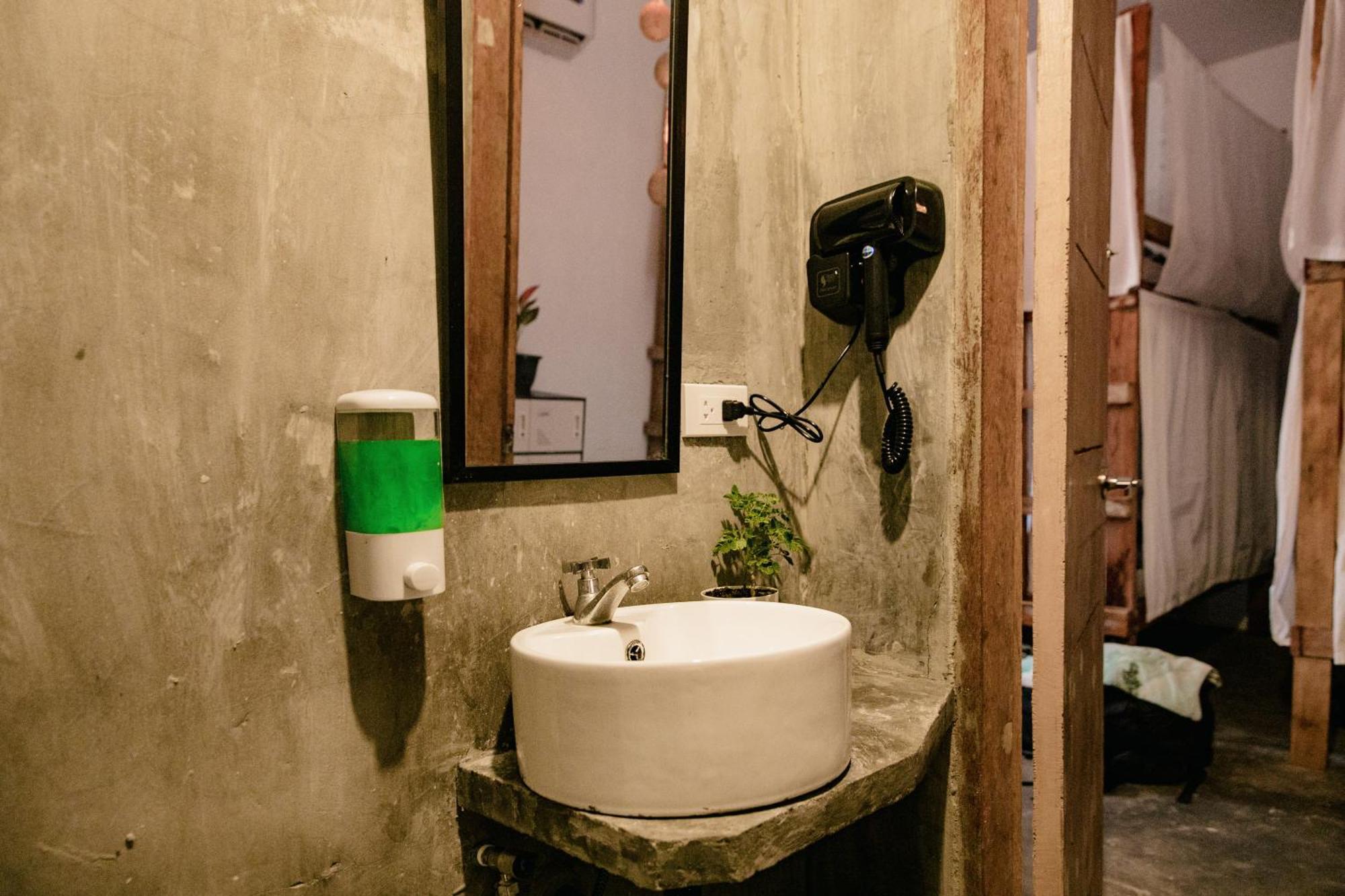 Ozen Freediving Hostel ゼネラル・ルナ エクステリア 写真