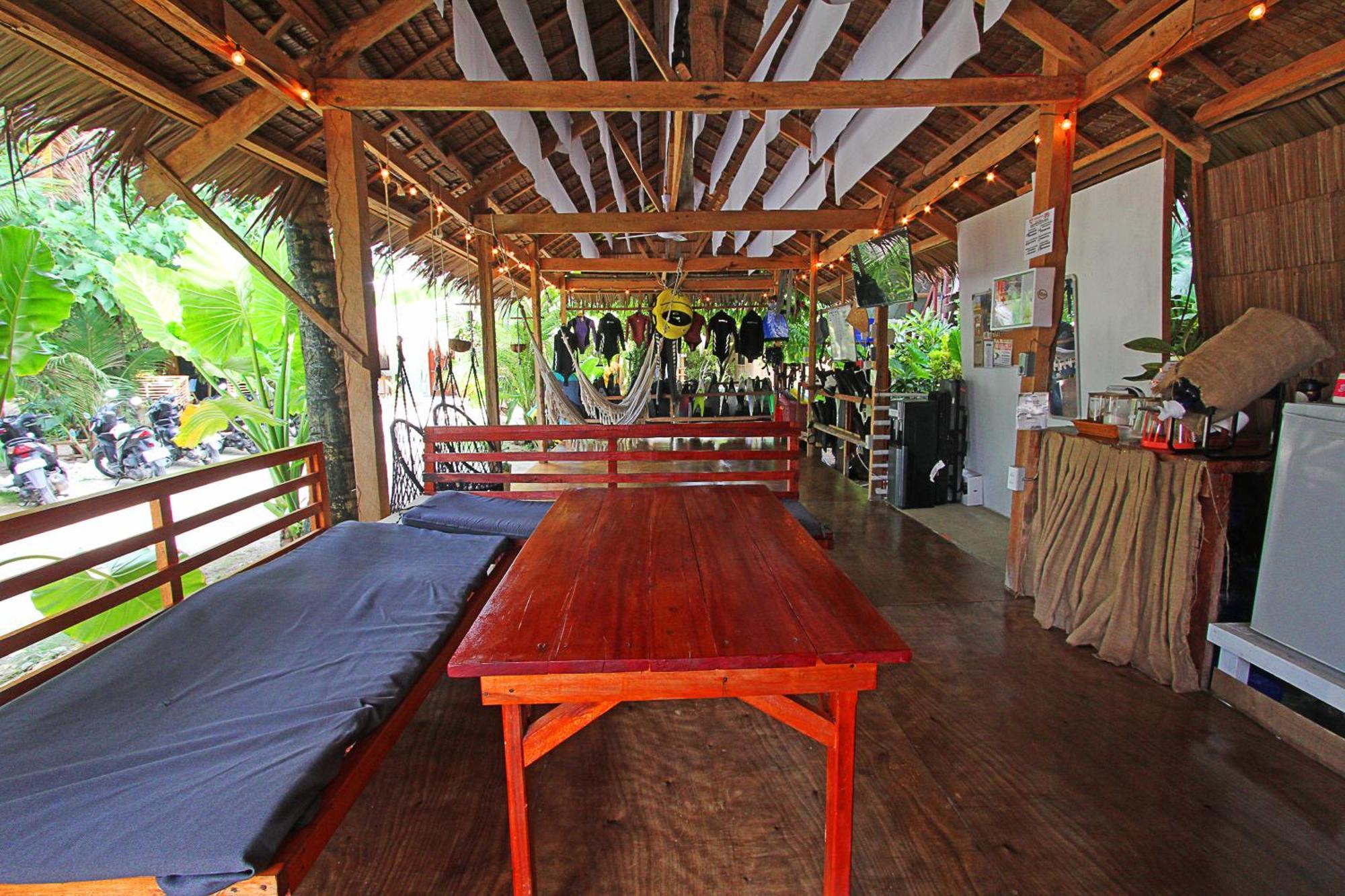 Ozen Freediving Hostel ゼネラル・ルナ エクステリア 写真